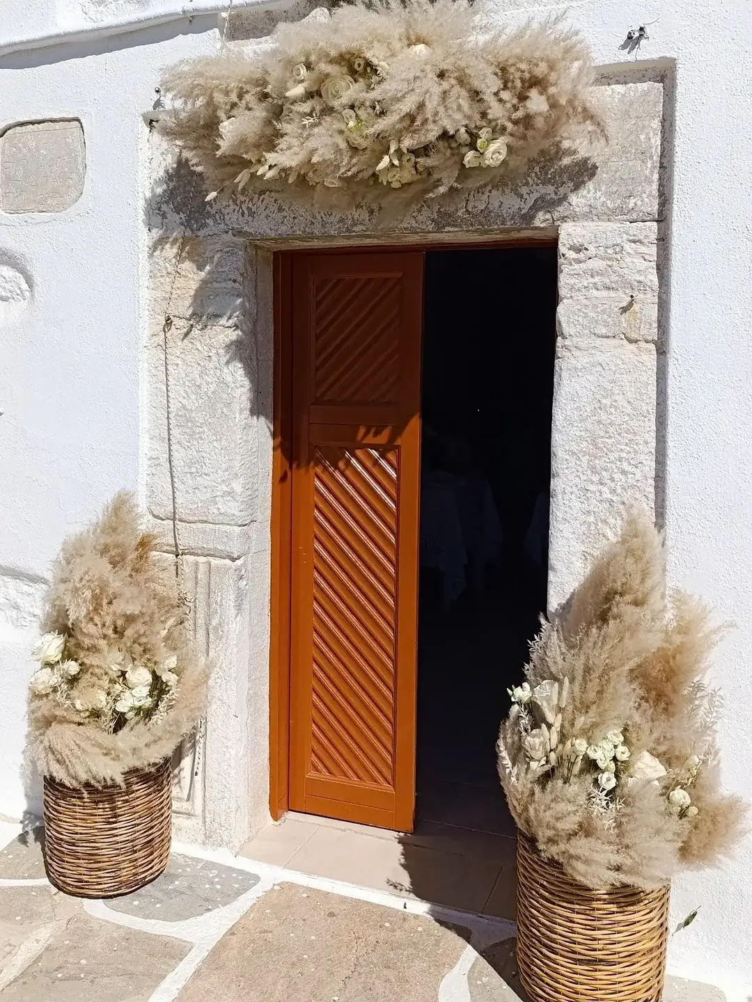 Ingresso della chiesa per matrimonio a Koufonisia