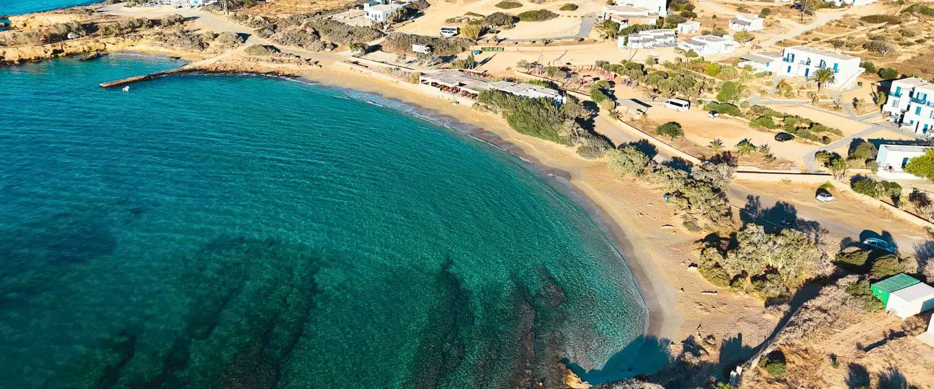 Παραλία Φοίνικας Κουφονήσια αμμώδης ακτή και γαλαζοπράσινη θάλασσα