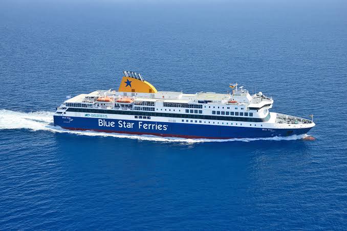 Πλοίο Blue Star στο λιμάνι των Κουφονησίων